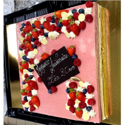 Plaque d'Anniversaire Personnalisée : Une Touche Gourmande pour Votre Gâteau - Délices & Planches