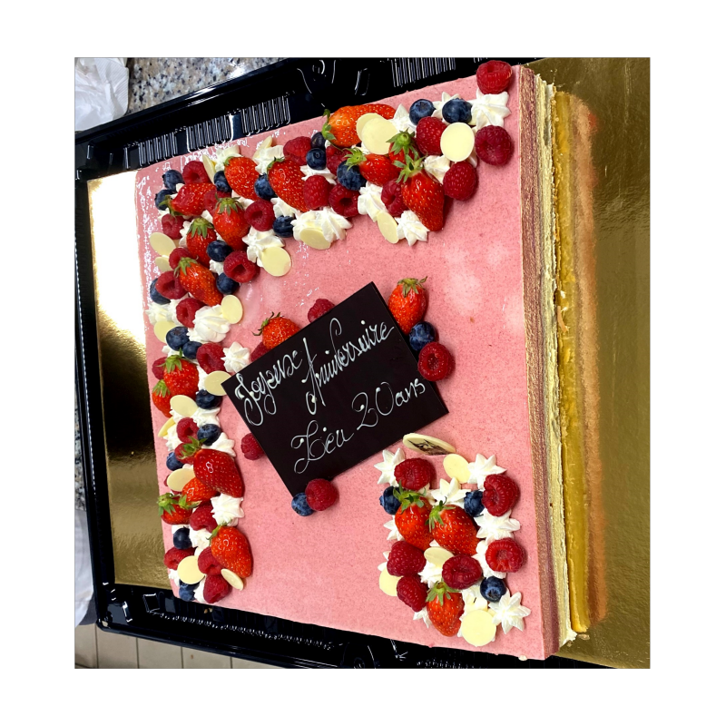 Plaque d'Anniversaire Personnalisée : Une Touche Gourmande pour Votre Gâteau - Délices & Planches